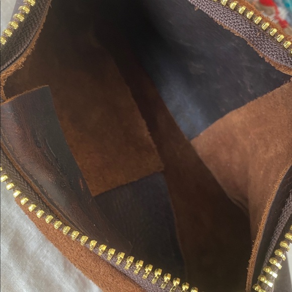 Wildwood Oyster Co. Brown Leather Zip Crossbody & Portland Leather Goods tassel